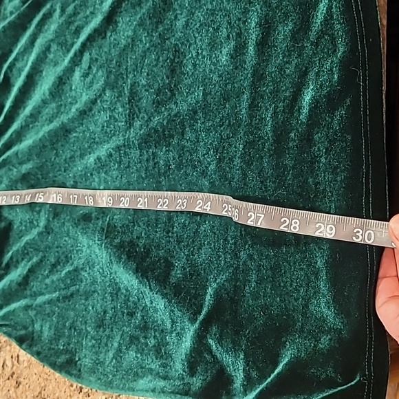 Emerald green  off the shoulder velvet dress - Picture 6 of 7
